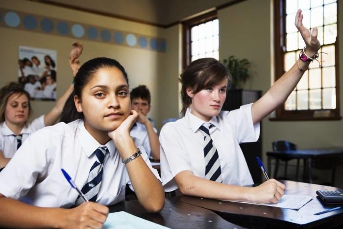 Alumnos en clase en el Reino Unido