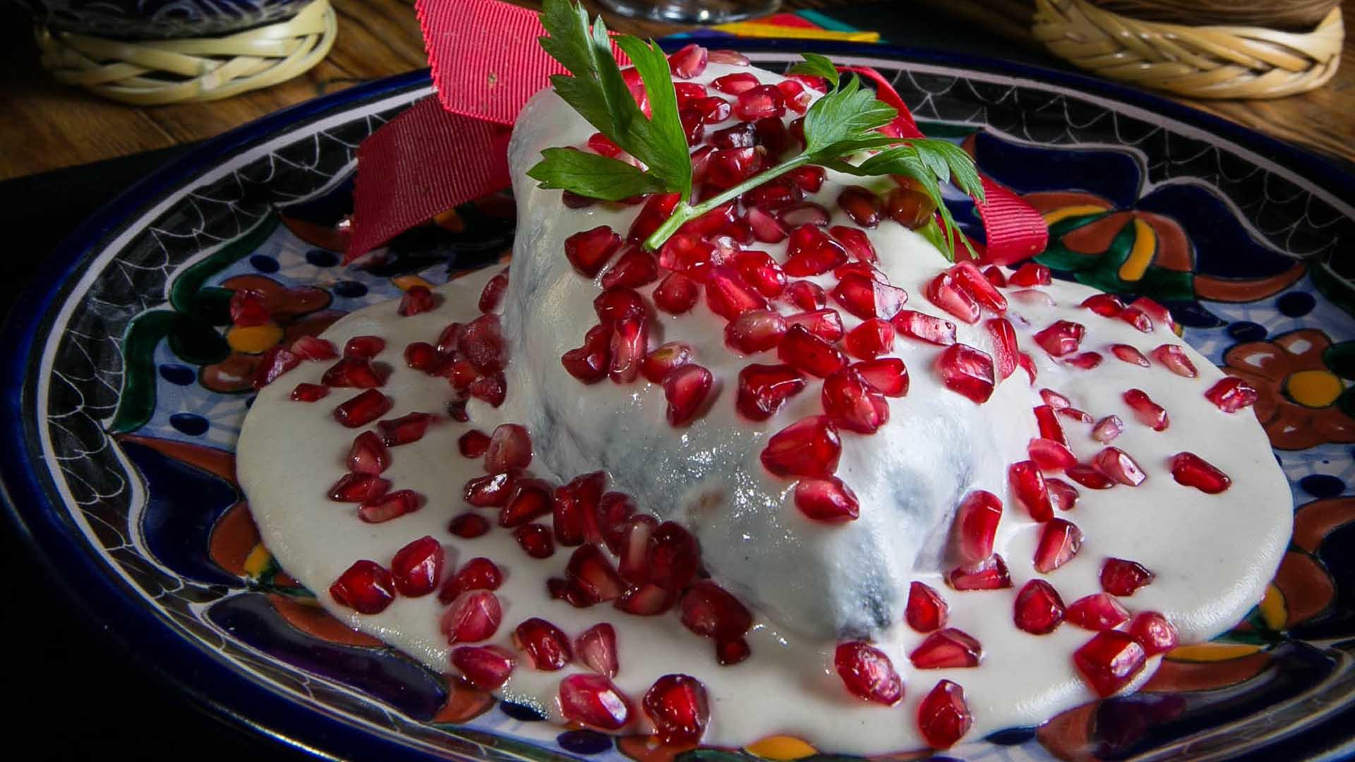 Los chiles en nogada un símbolo patrio.