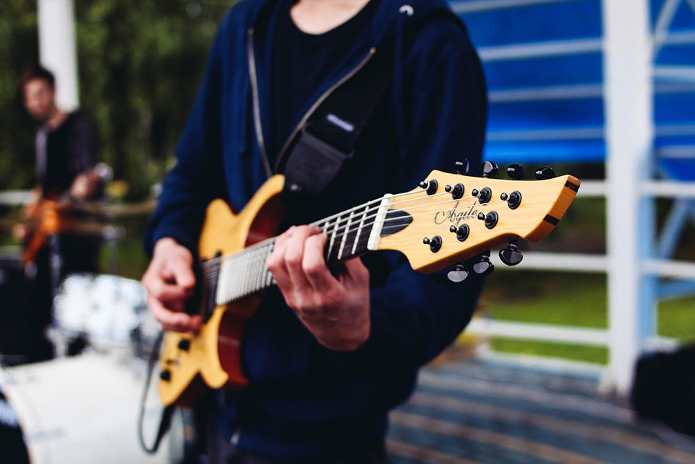 elige bien tu primer guitarra