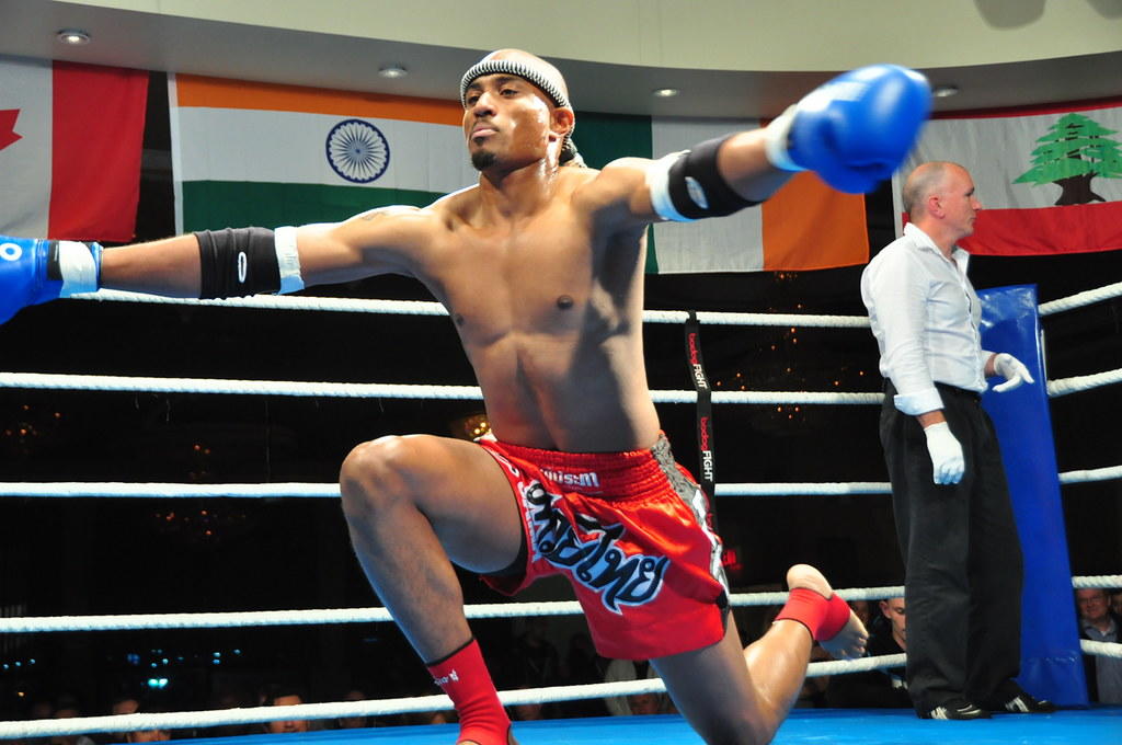 Esta es la manera más común en la que se presentan los hombres a un combate de muay thai.