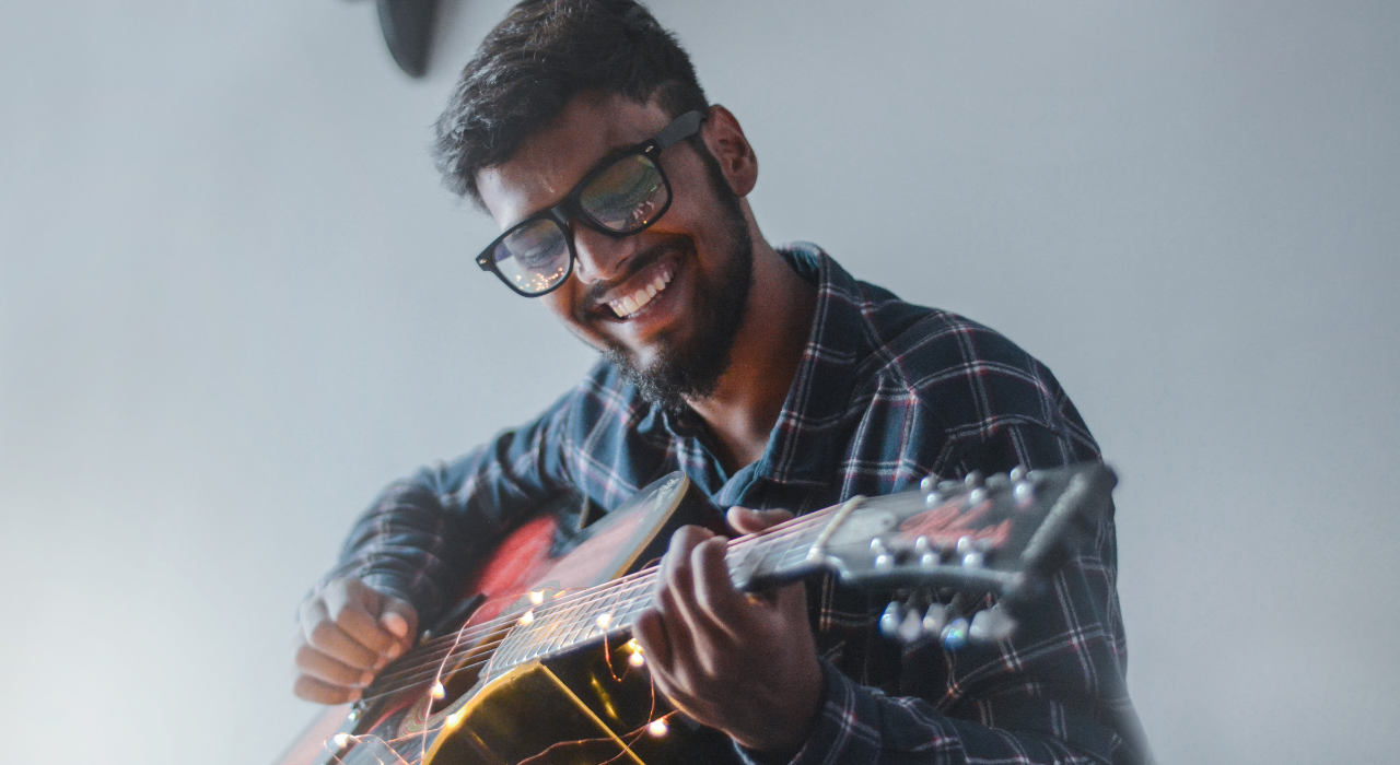 TocarGuitarra