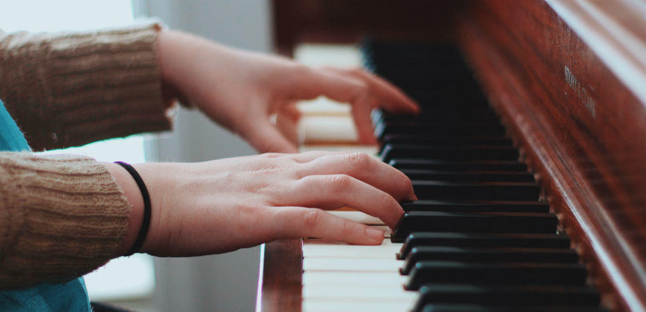 beneficios de tocar el piano