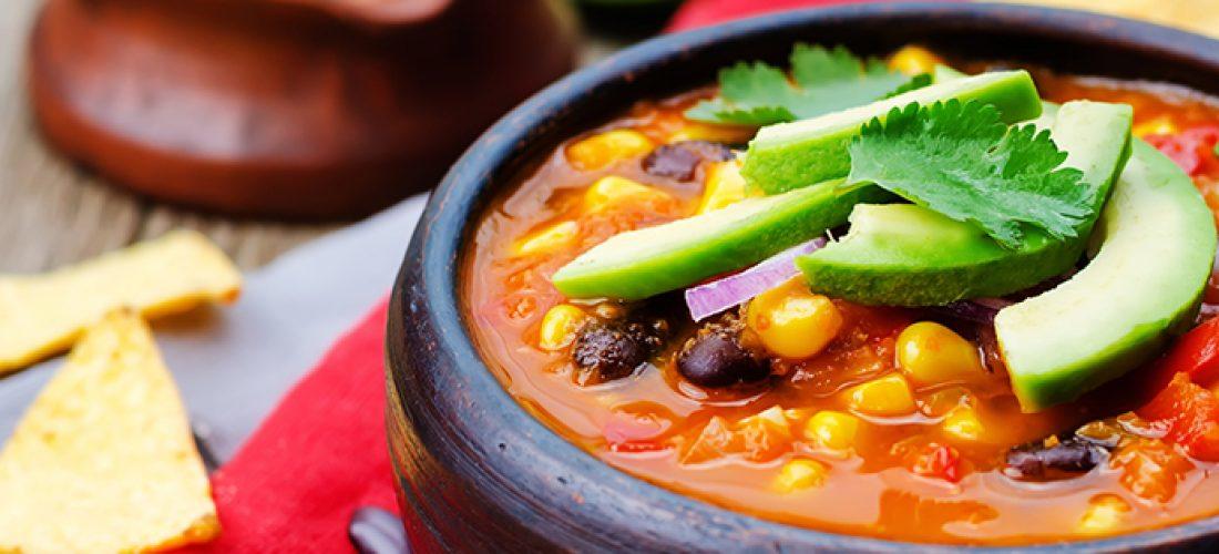 Las sopas y caldos mexicanos por lo regular se acompanan de limones.