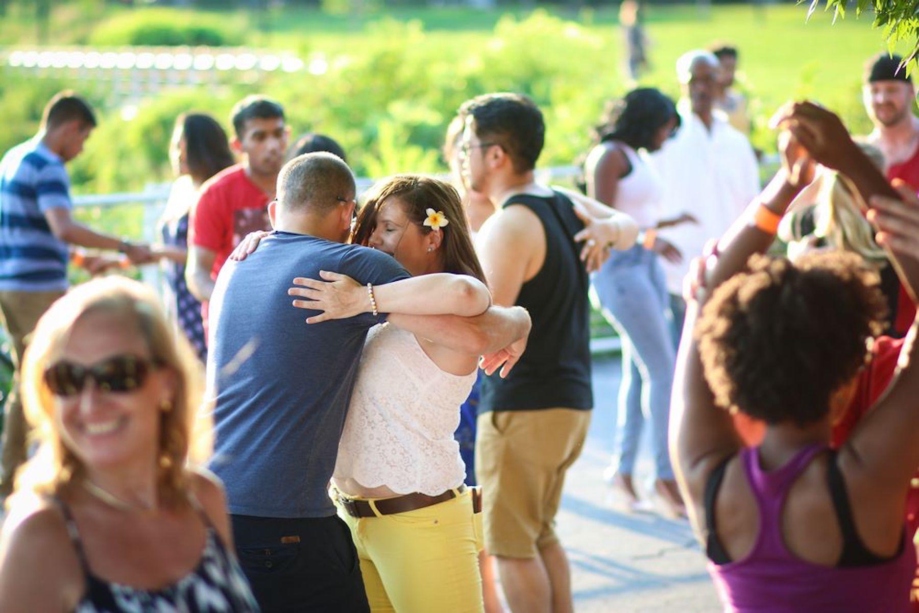 Baila salsa en Puebla