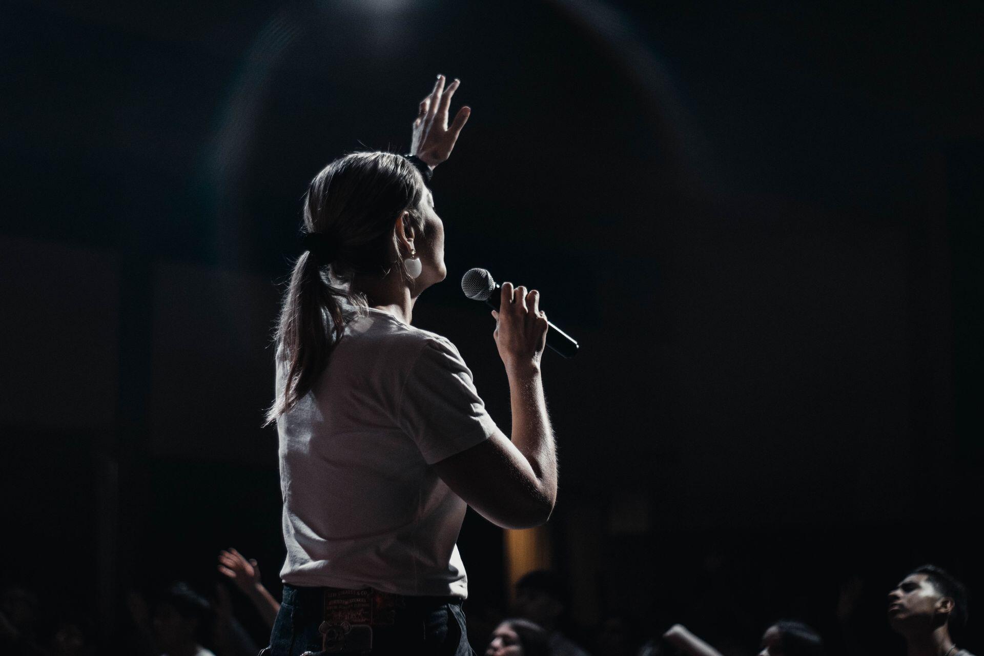 cómo cuidar las cuerdas vocales