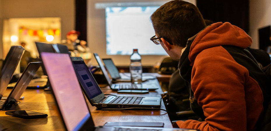 estudiar informatica como carrera