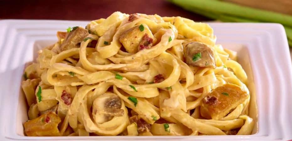 fetuccini con pato salsa gravy
