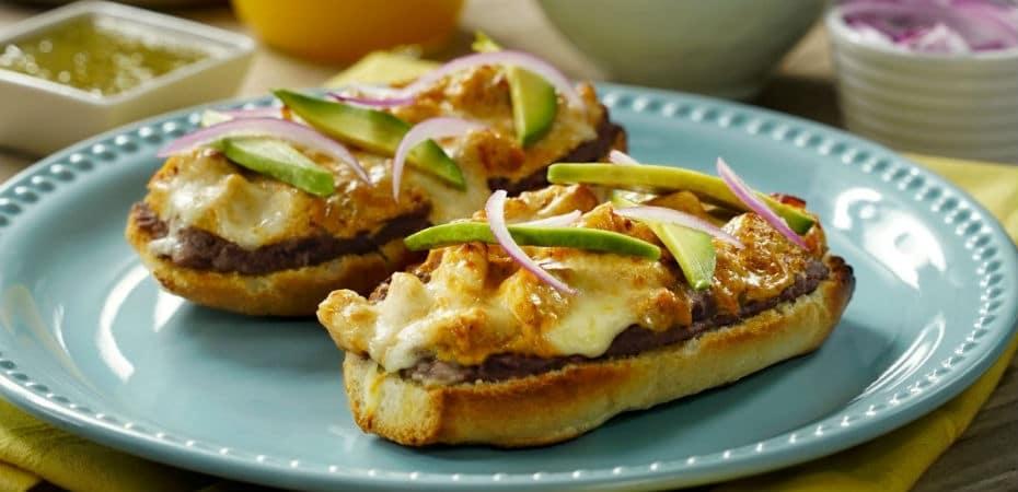 receta molletes con chipotle