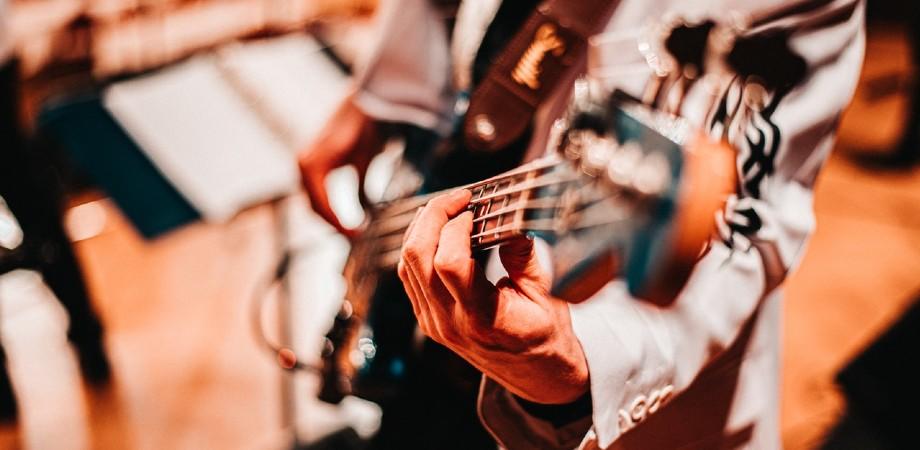 precio clases de bajo