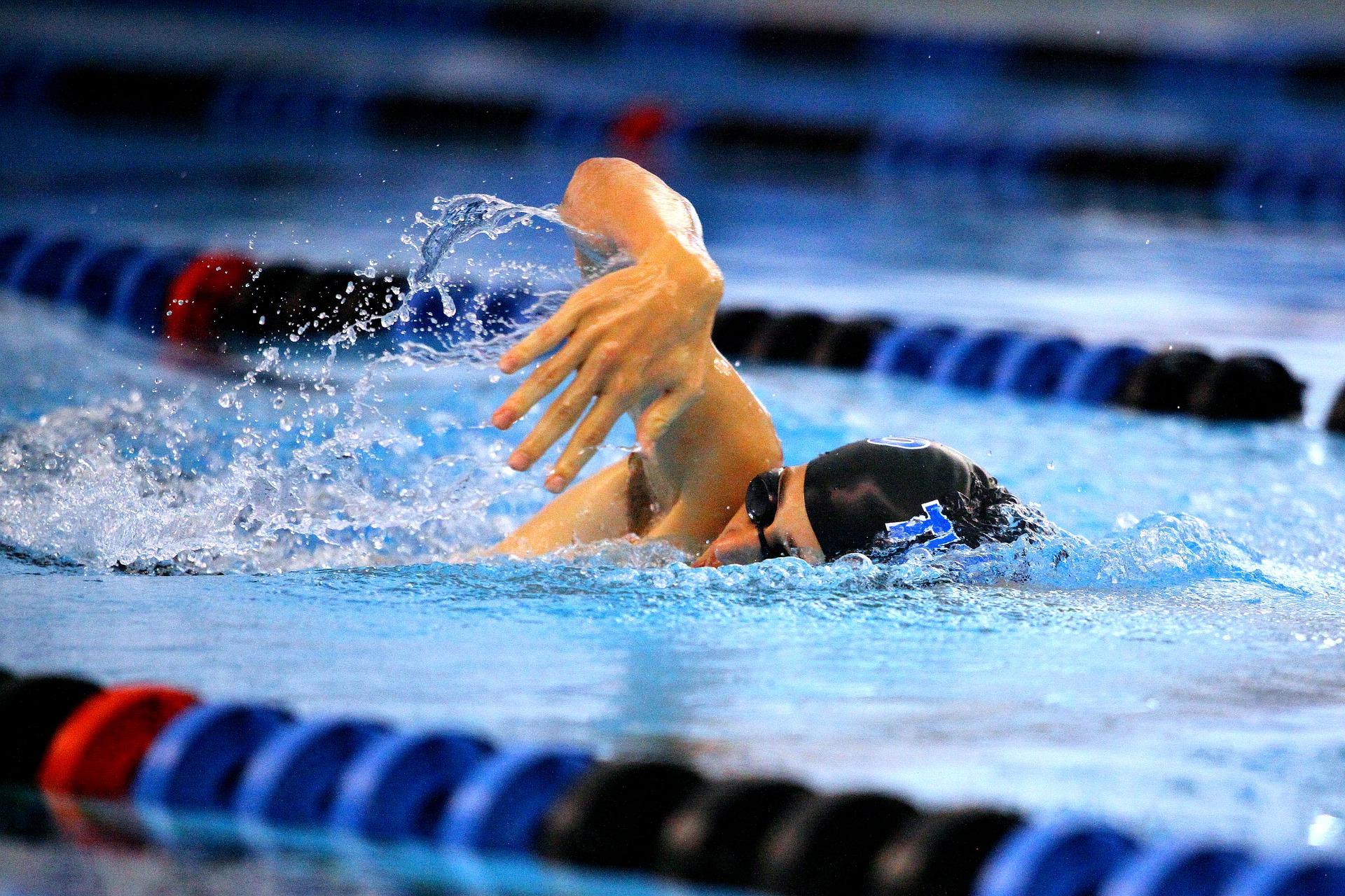 Practicar natación