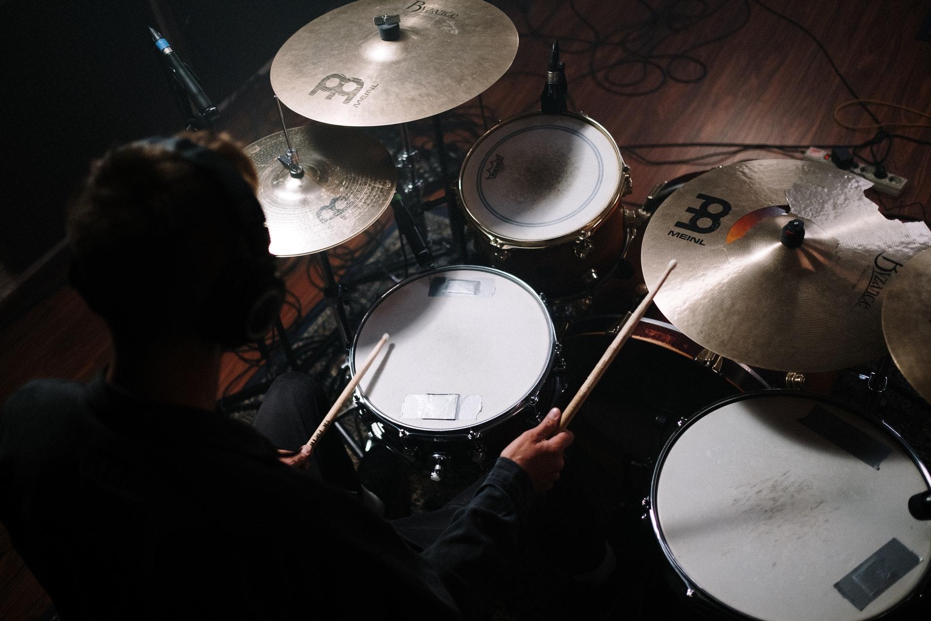 la bateria en el cine