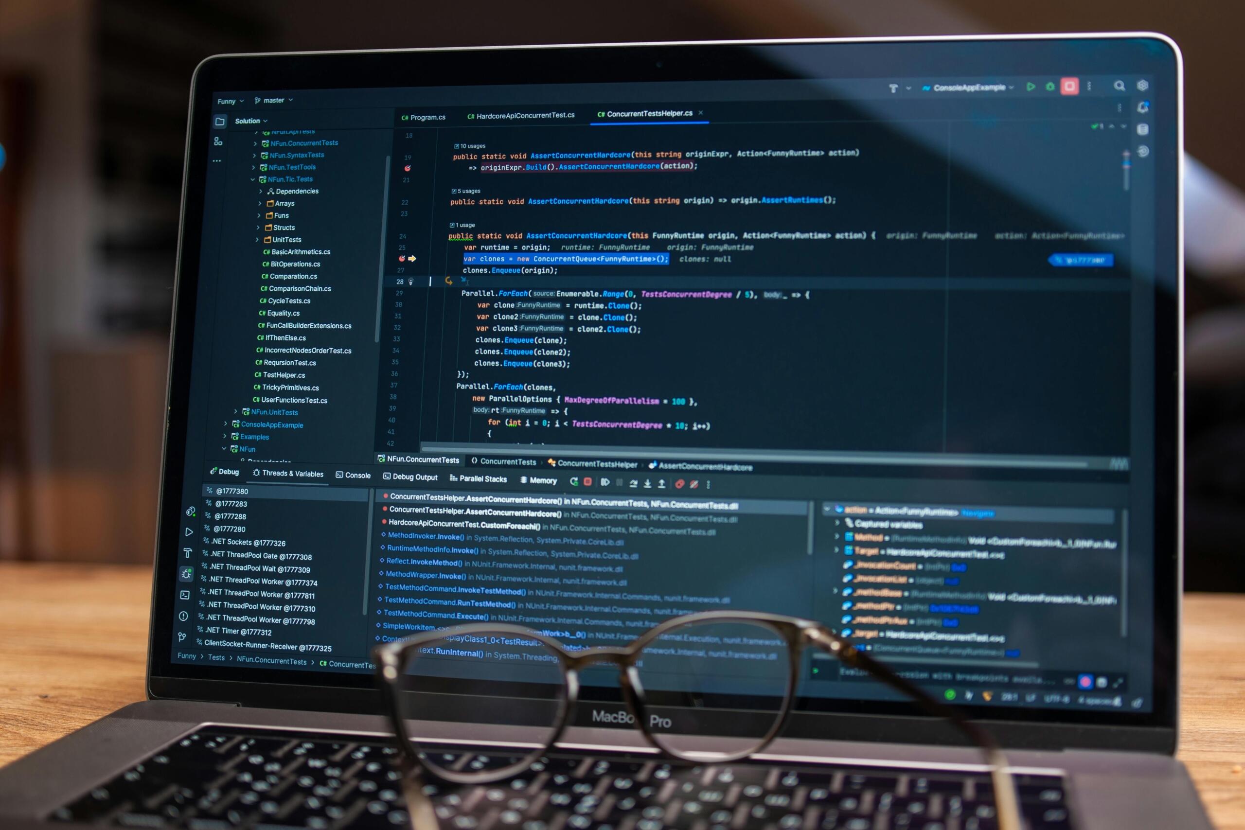Cada lenguaje de programacion tiene su propio codigo