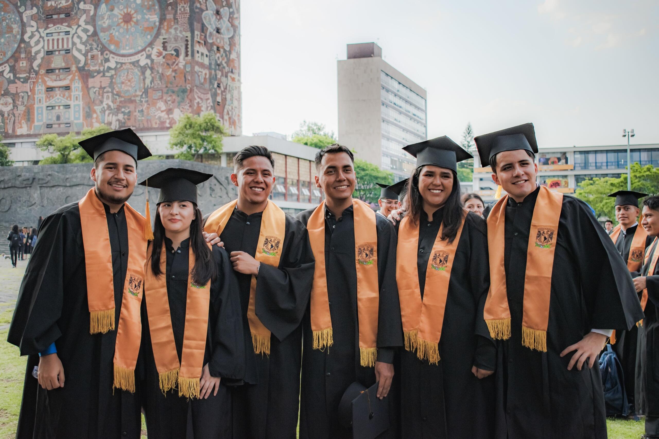 Las universidades tienen becas para estudiantes
