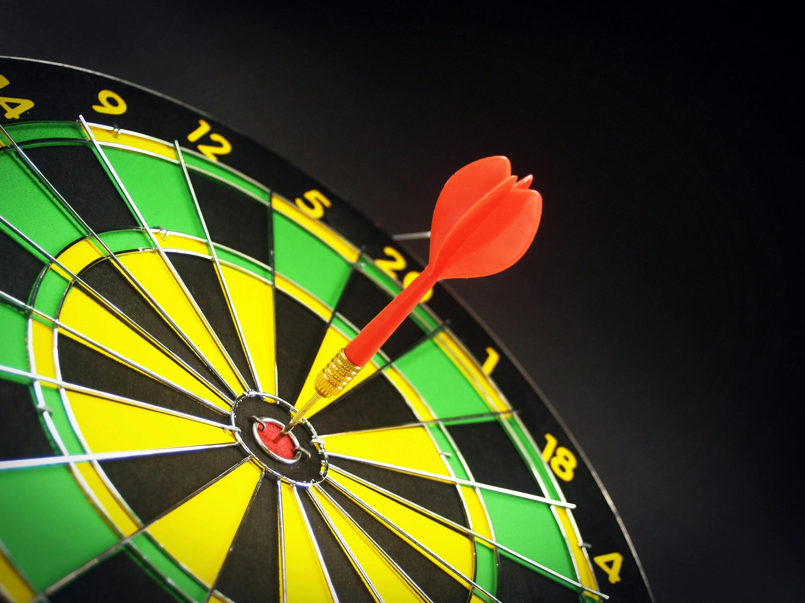 Dart hitting the center of a dartboard representing accuracy, focus, and achieving high scores in SPM English exam.