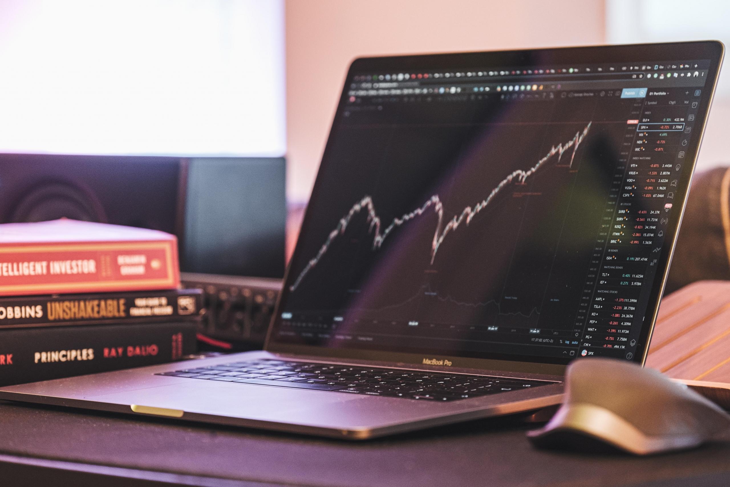 trading on laptop