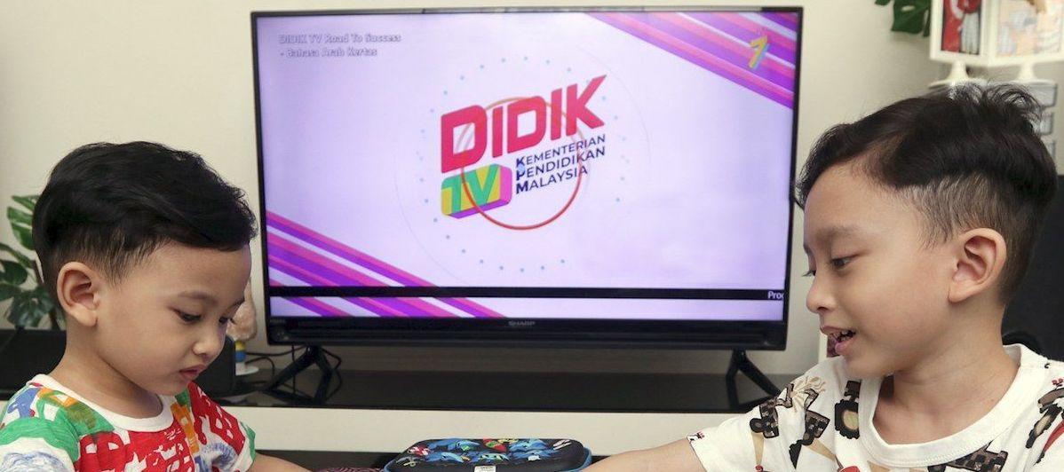 Students learn through DidikTV
