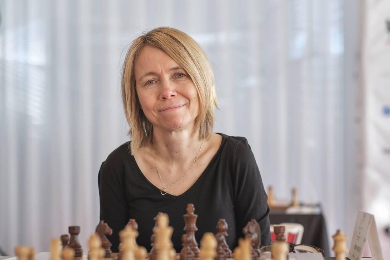 Pia Cramling with a chessboard