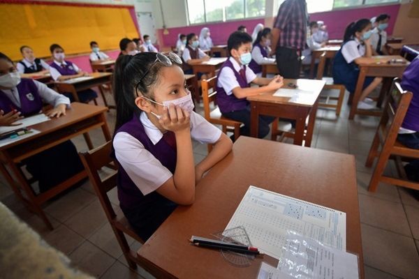 year 6 primary school students taking kssr assessment