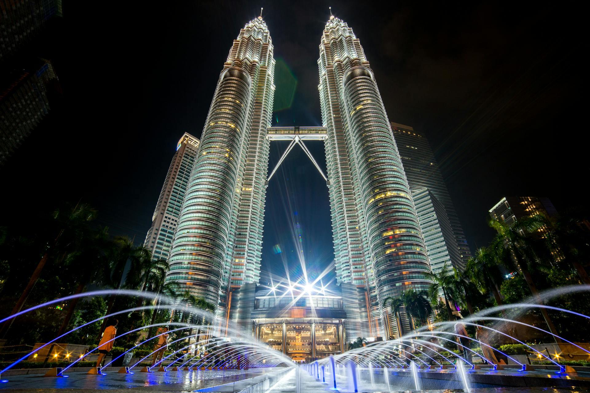 The Petronas Twin Tower in Malaysia glowing at night
