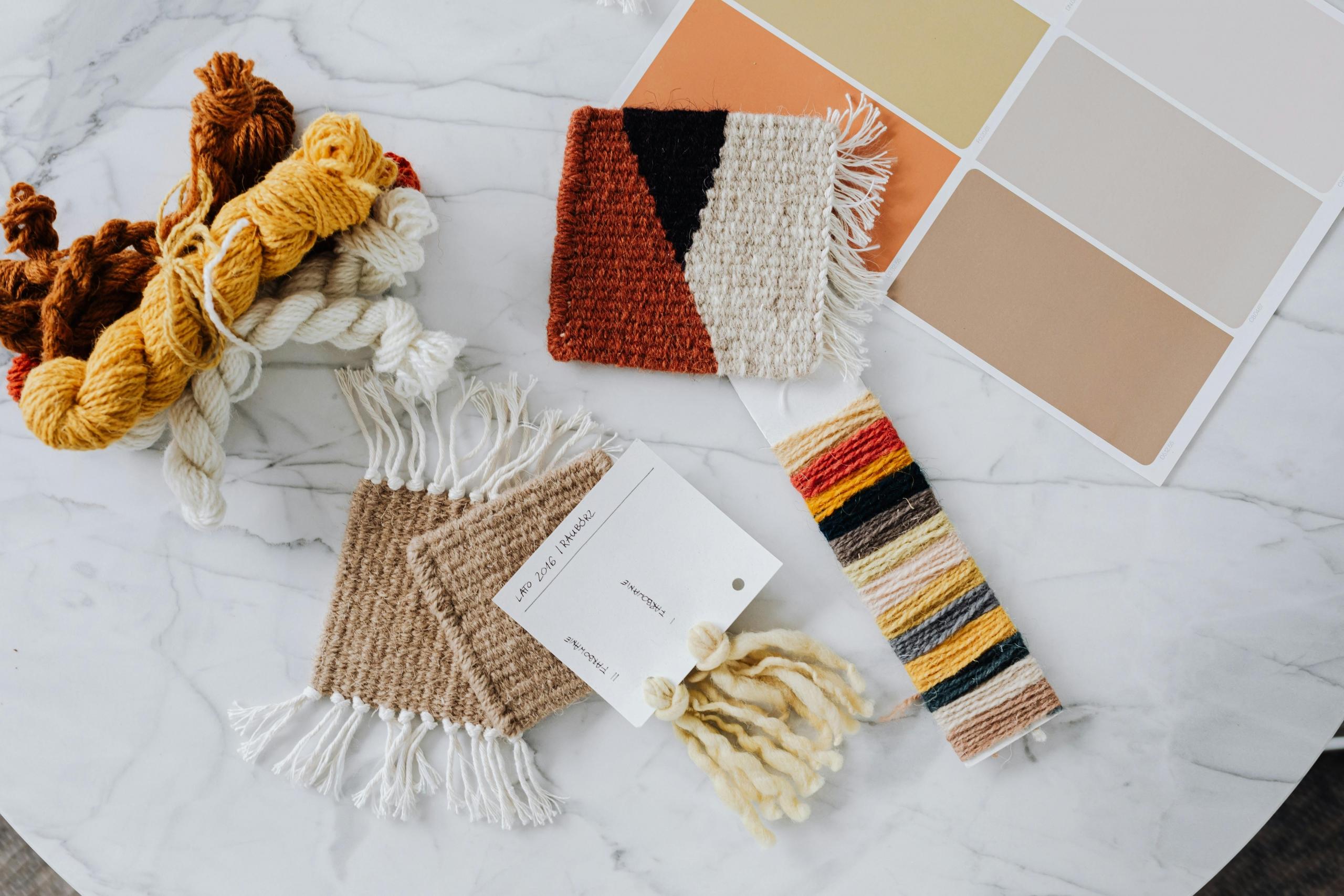 Matching knitting needles to yarn