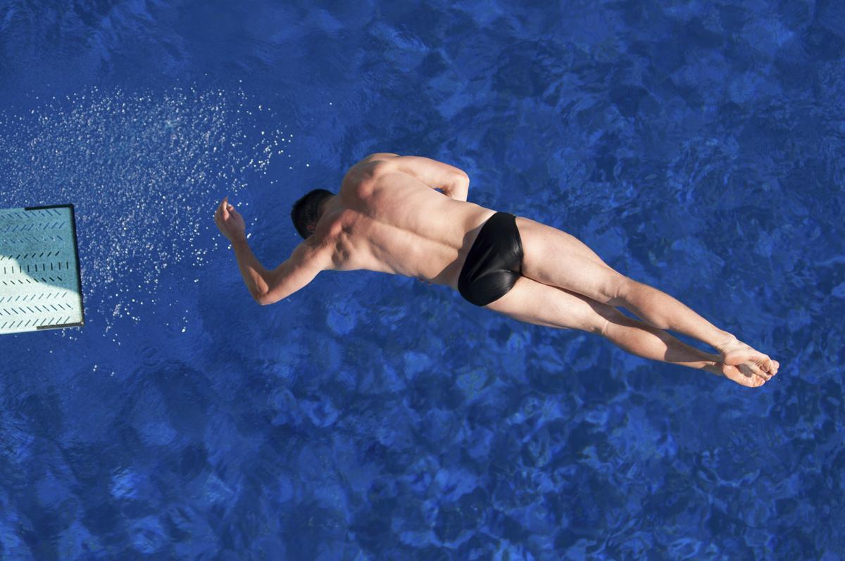 Twisting in springboard diving