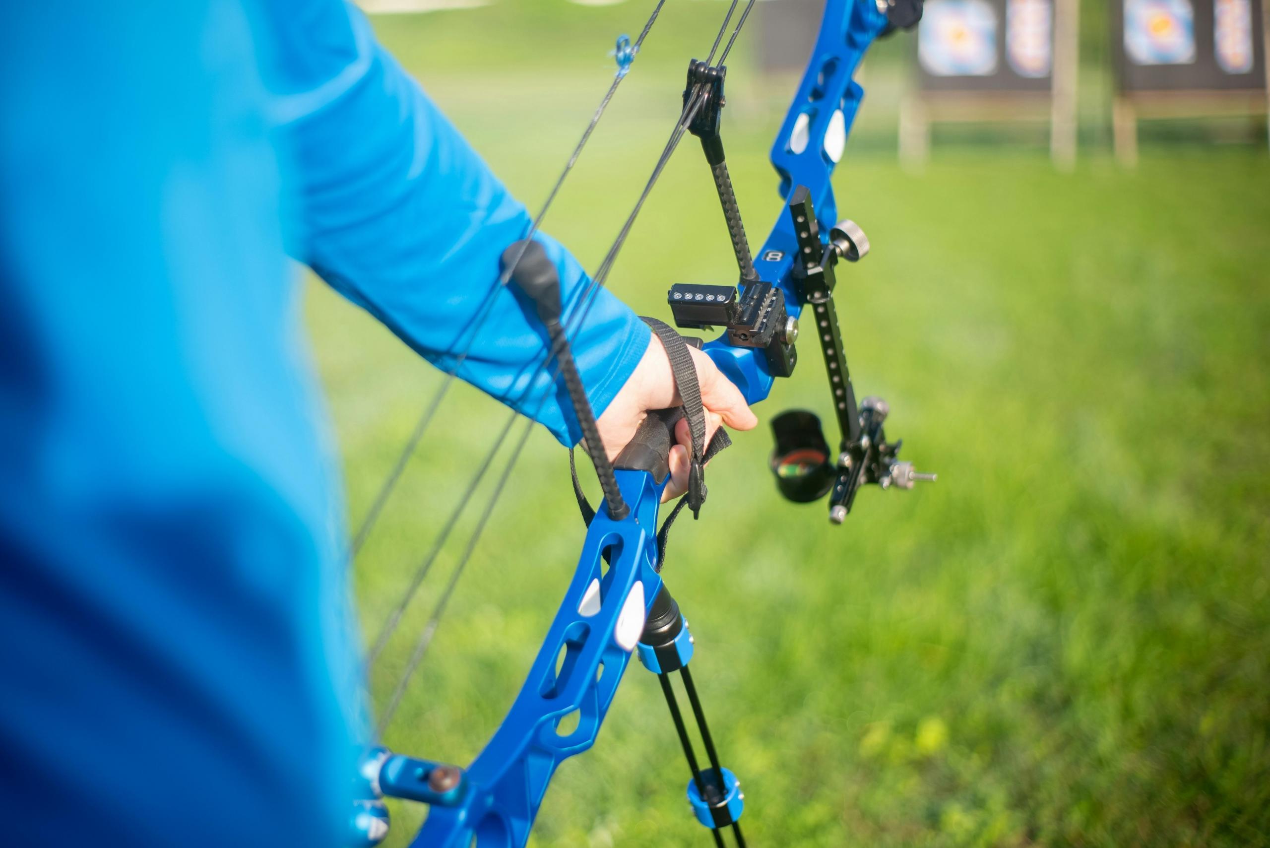 Compound vs recurve archery