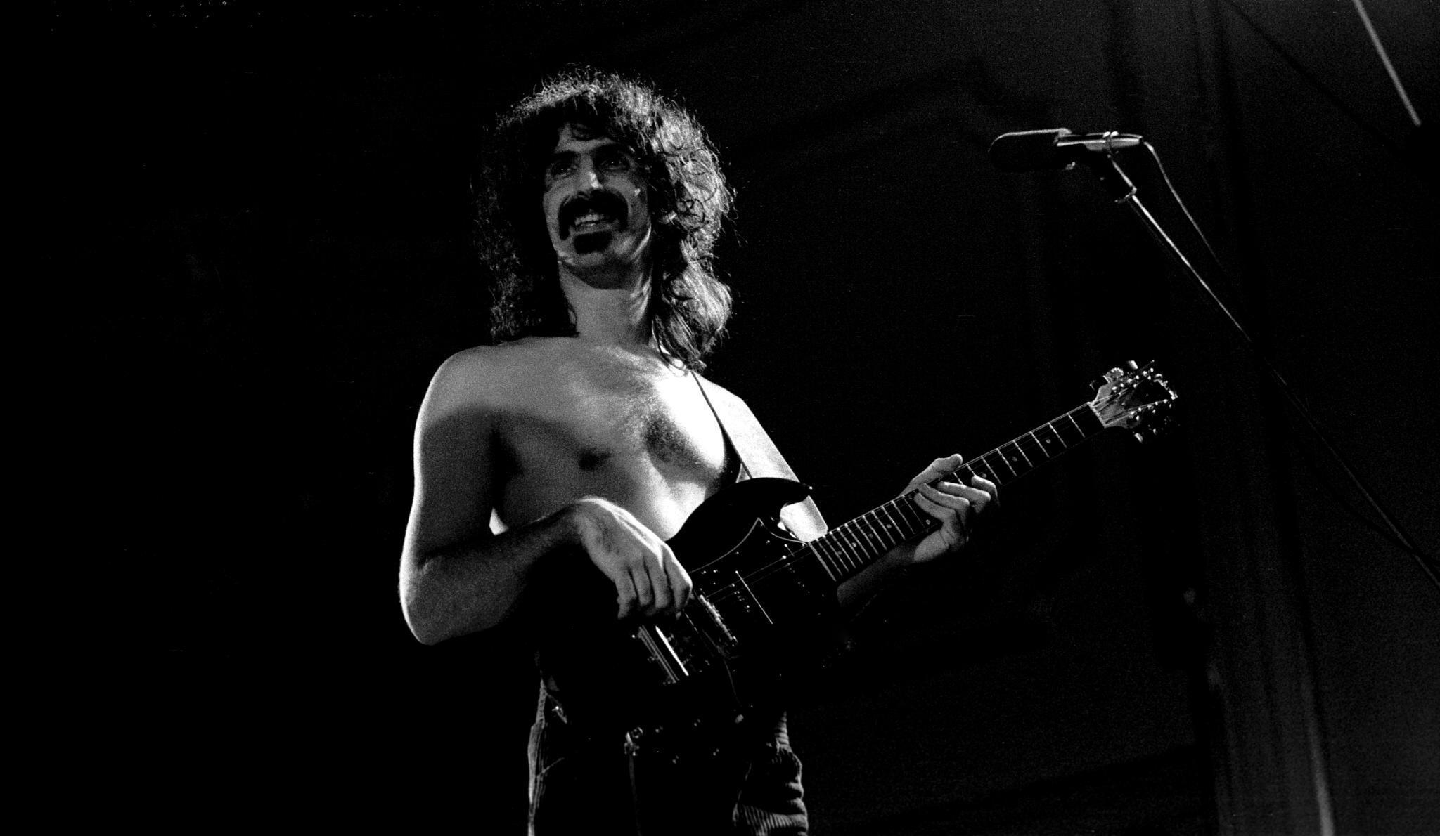 Frank Zappa on stage - a self-taught guitarist