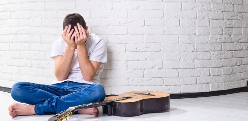 A guitarist frustrated by his speed of improvement