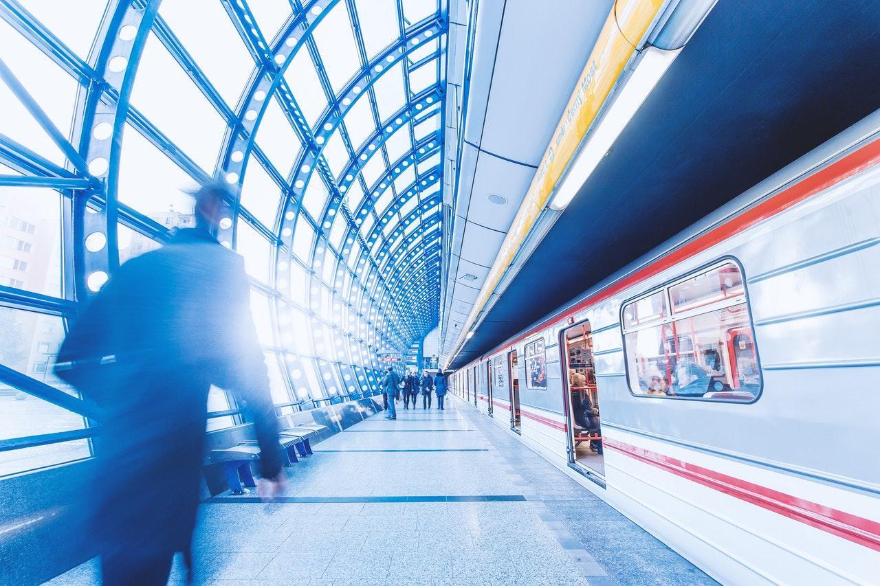 Make the most of your commute to work by learning Japanese
