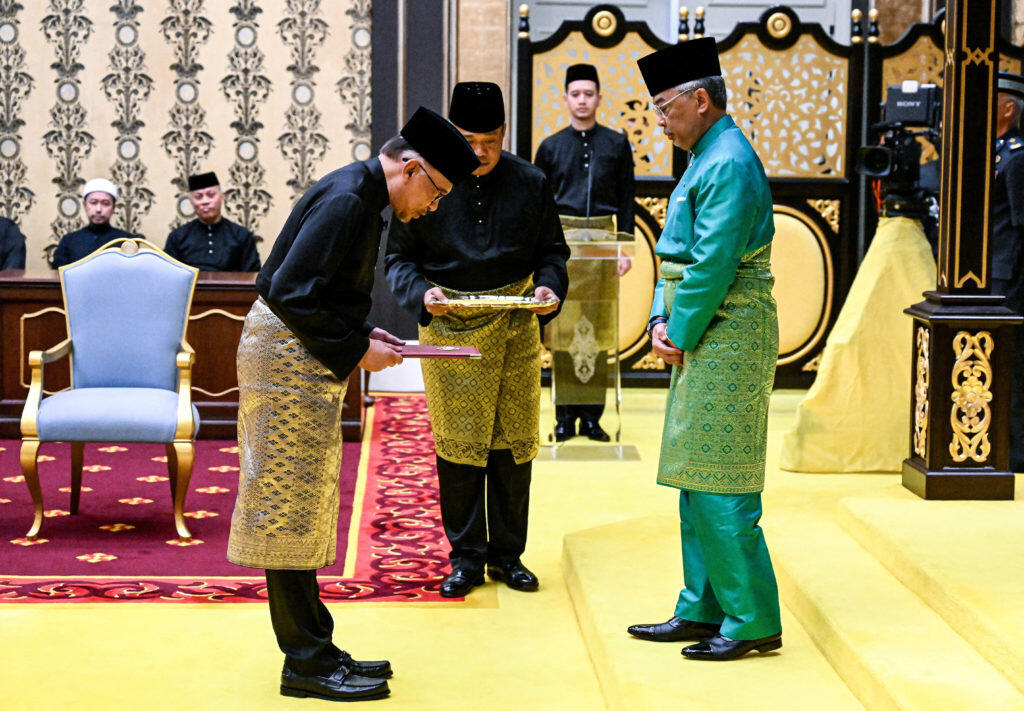 Datuk Seri Anwar Ibrahim sworn in as prime minister in front of the 16th YDPA.
