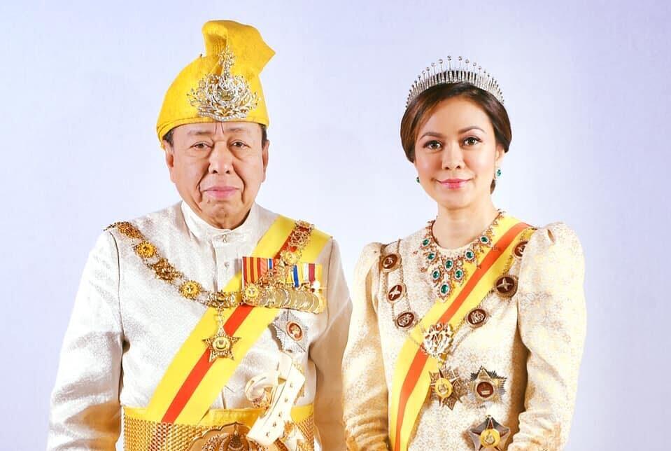 Sultan Sharafuddin with his wife, Tengku Permaisuri Norashikin.