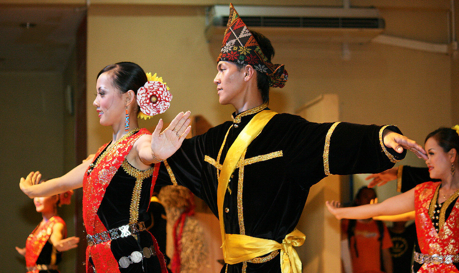 Sumazau dancers in their traditional attire. 