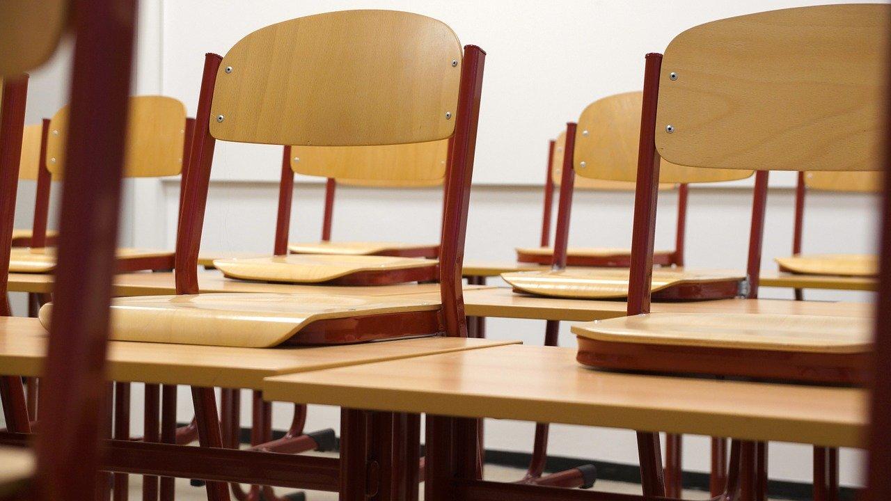 School English lessons are conducted after school hours. 