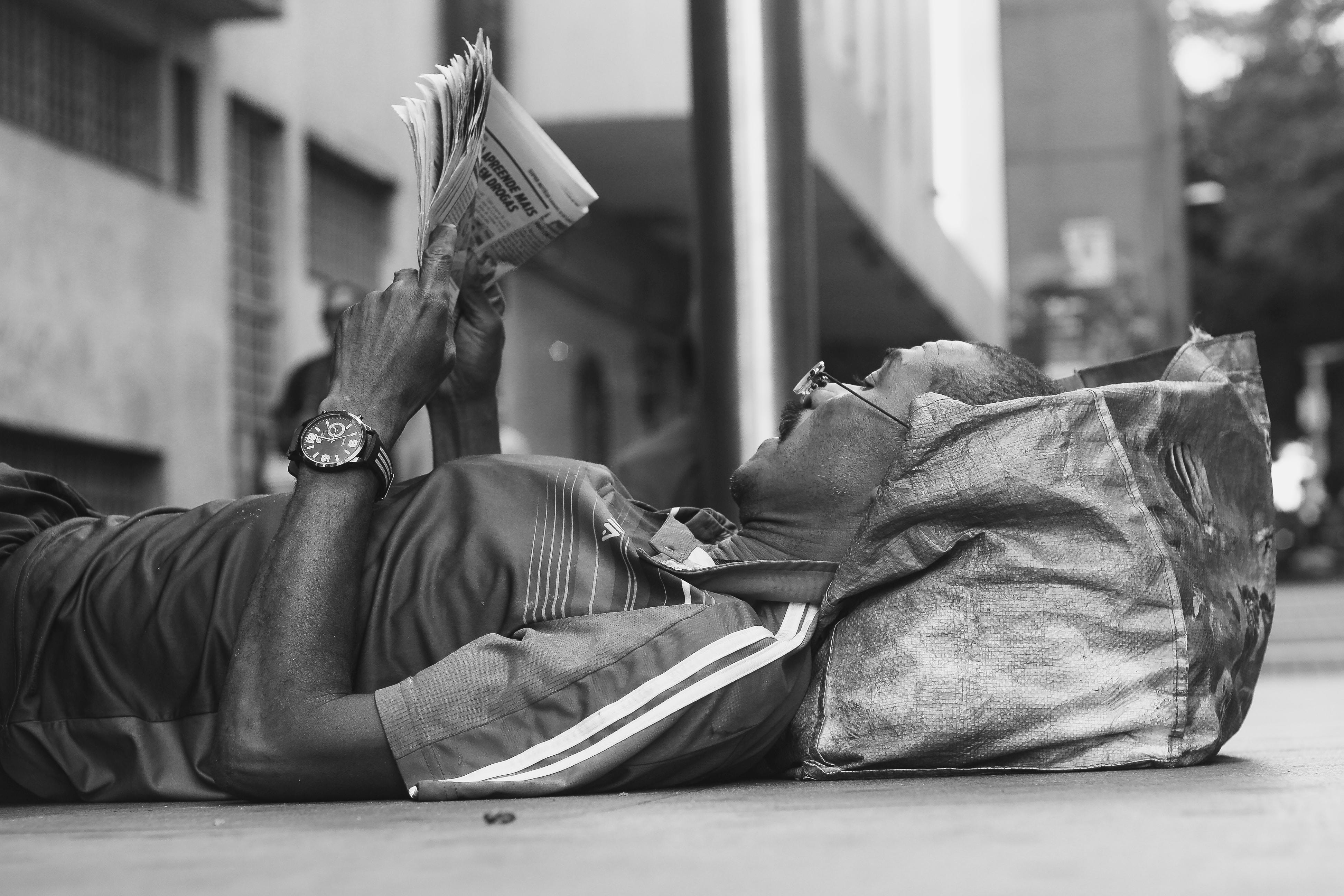 You can't just lay on sidewalks to learn Chinese effectively.
