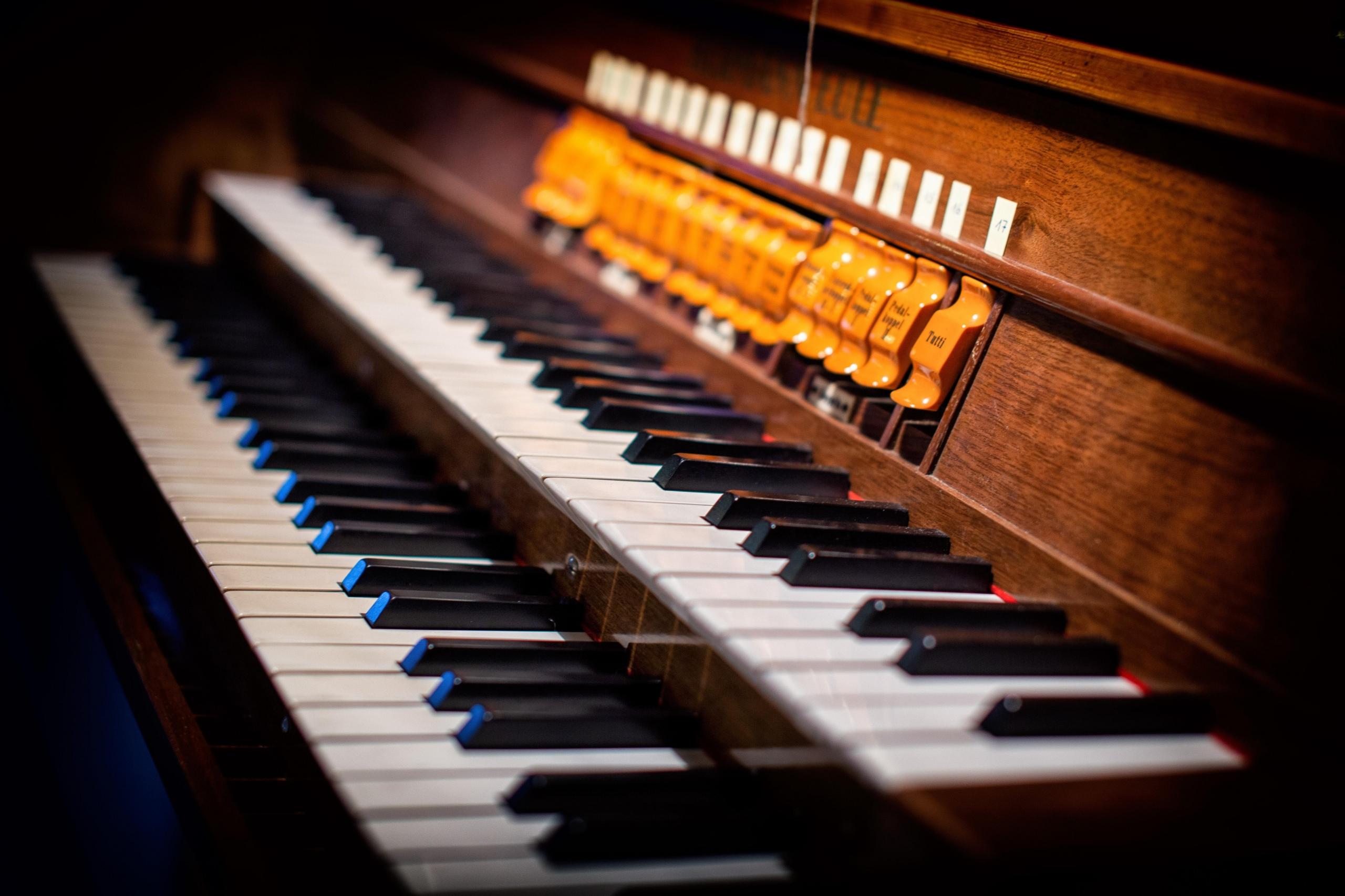 Play Piano with a group in Abuja