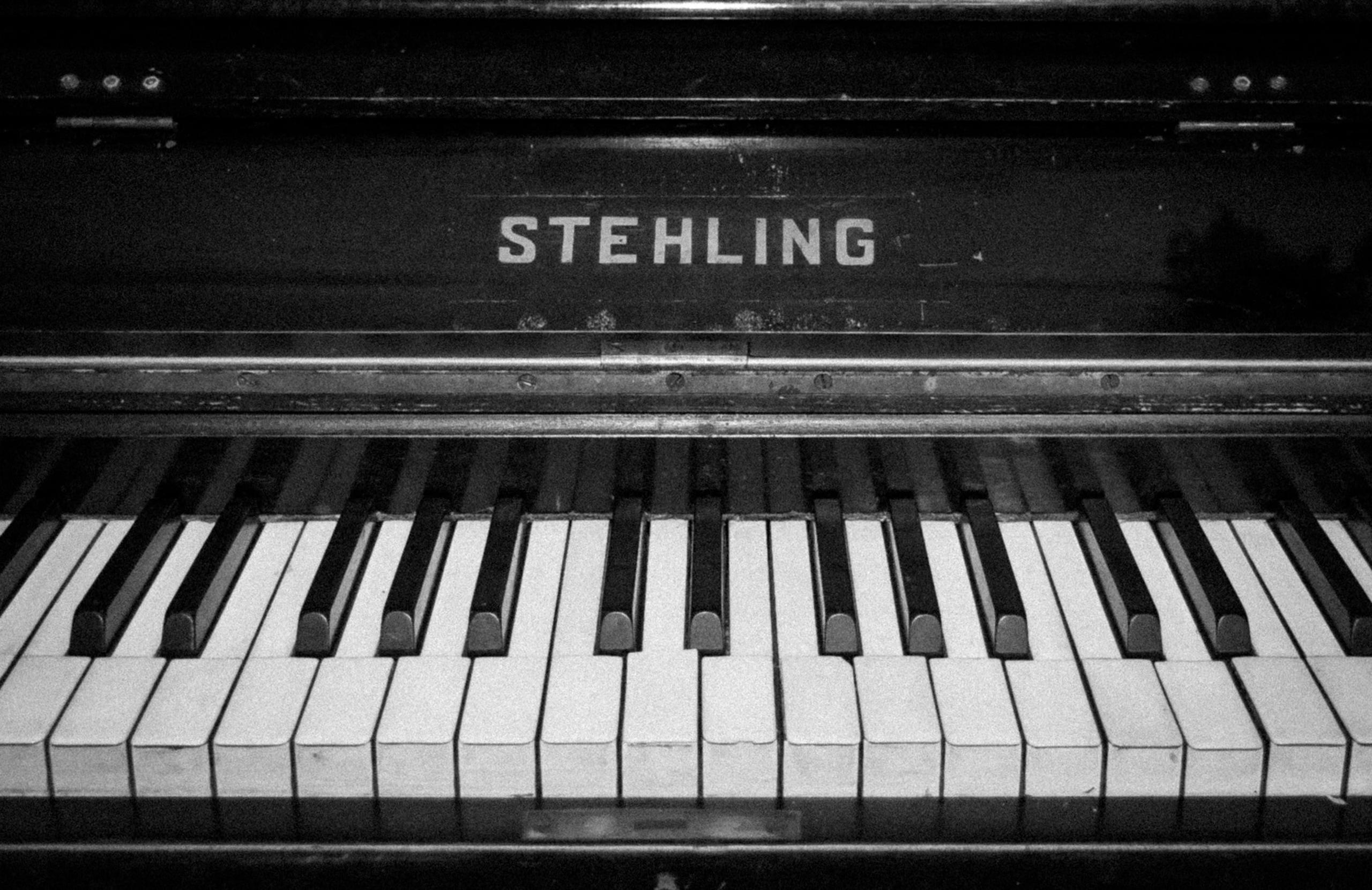 Learn the piano in a group
