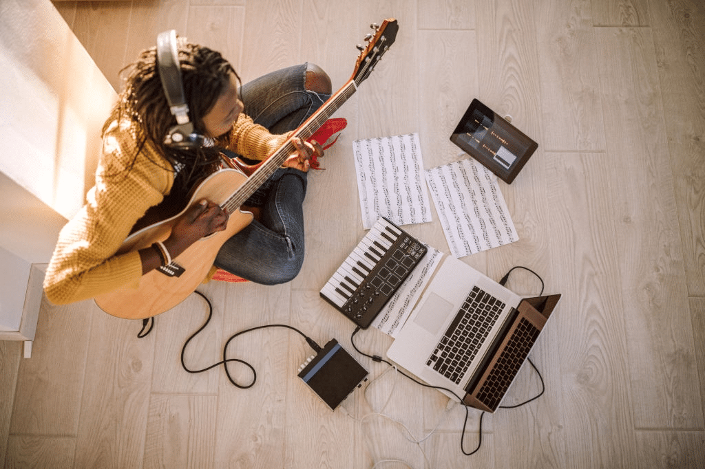 Lady with guitar