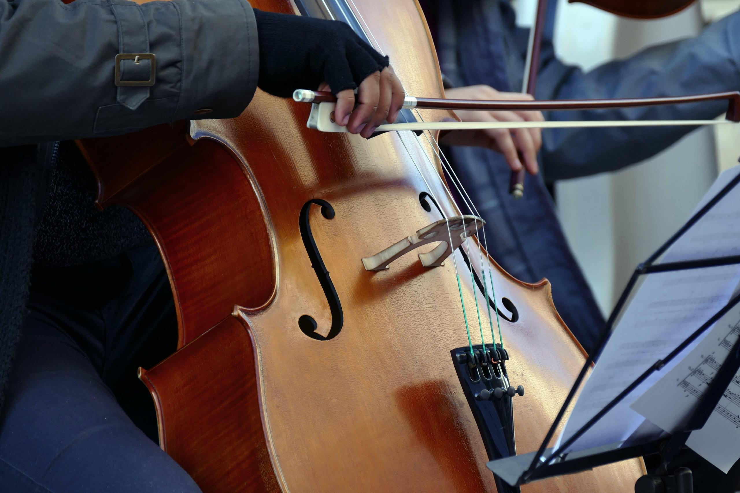 playing violin comfortably
