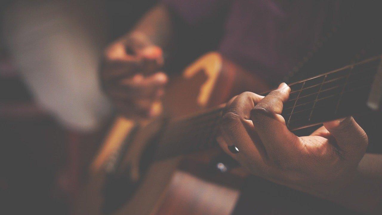 Learn How to Play the Guitar in Nigeria