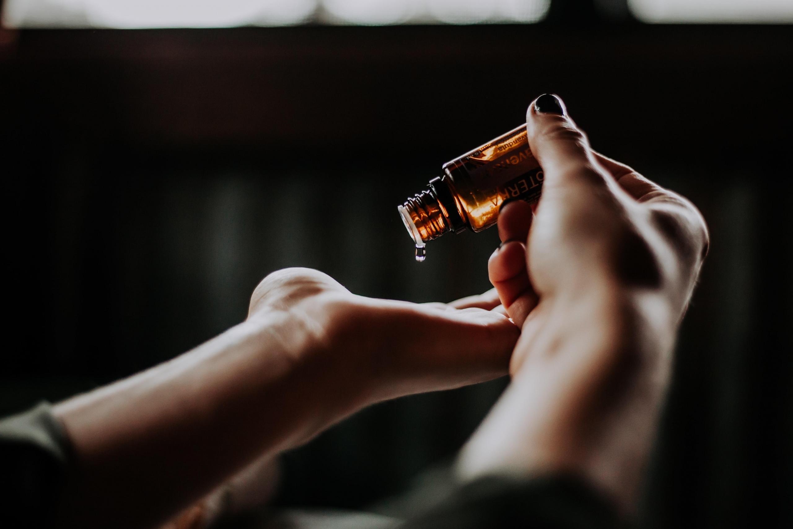 learn all about aromatherapy and its benefits on relaxation and de-stressing