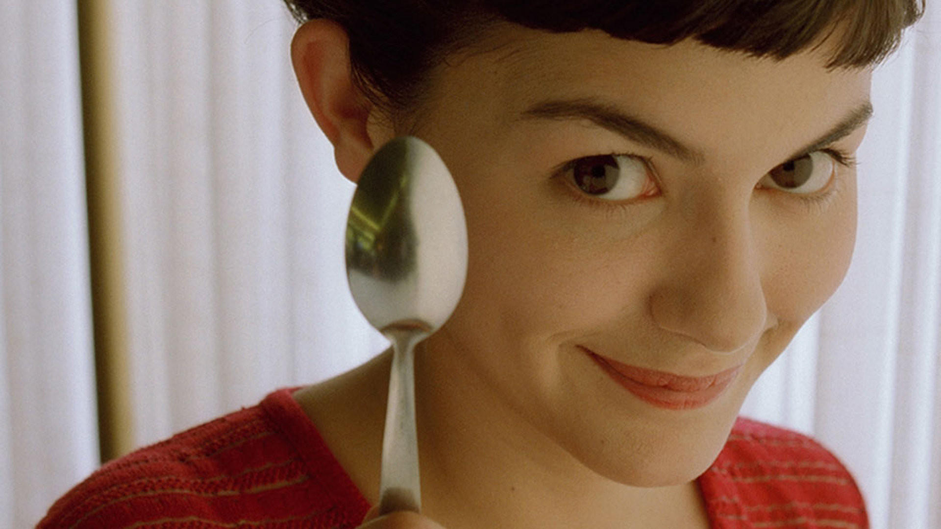 The soundtrack of the movie Amélie has some of the most taught piano songs today