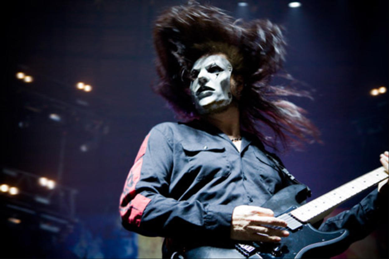 Is there a technique for playing metal easily on the electric guitar?