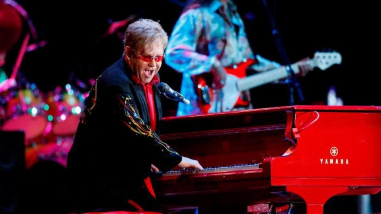 How do you play the piano and sing at the same time?