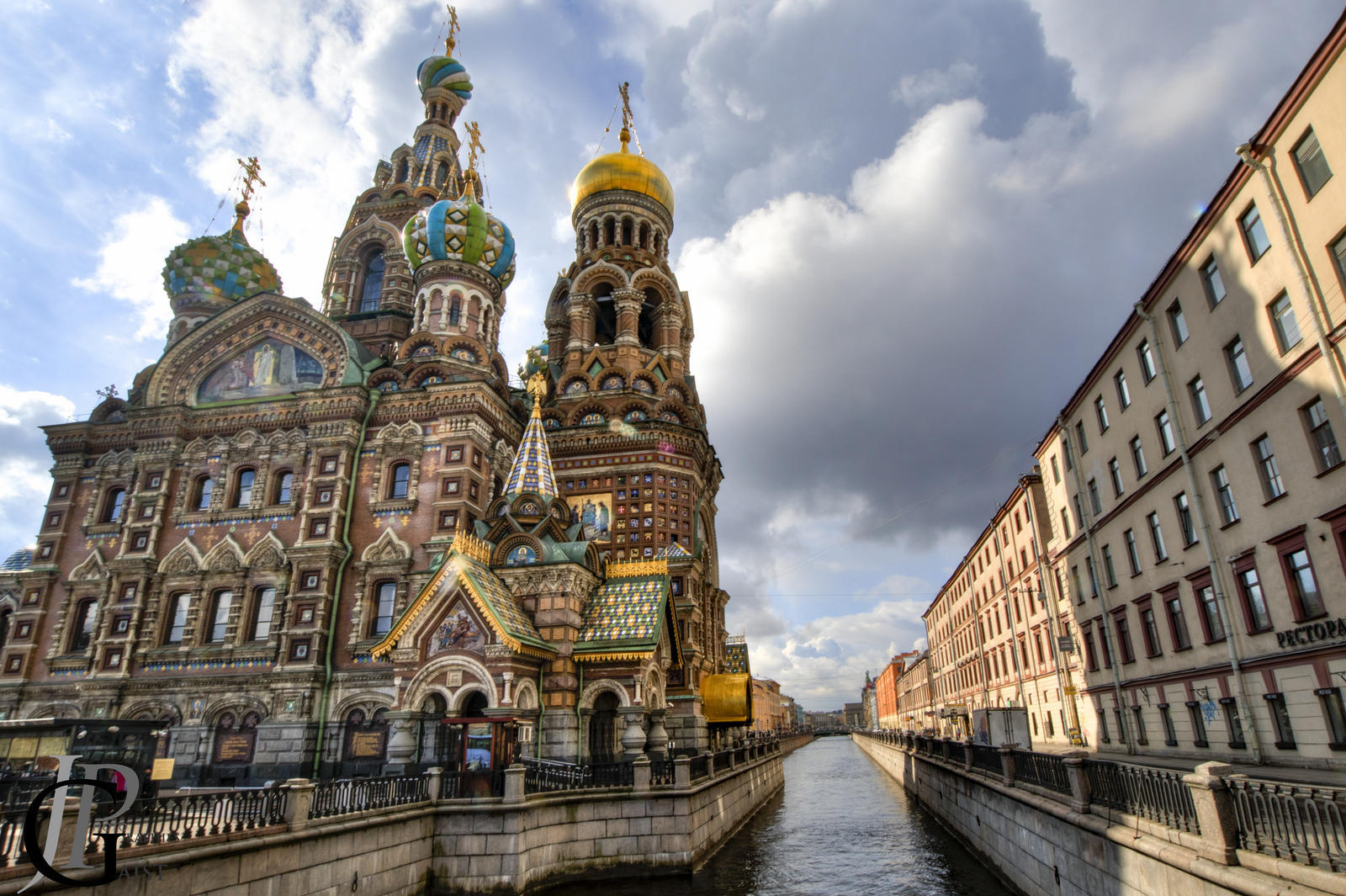 Where do Russians travel for holidays?