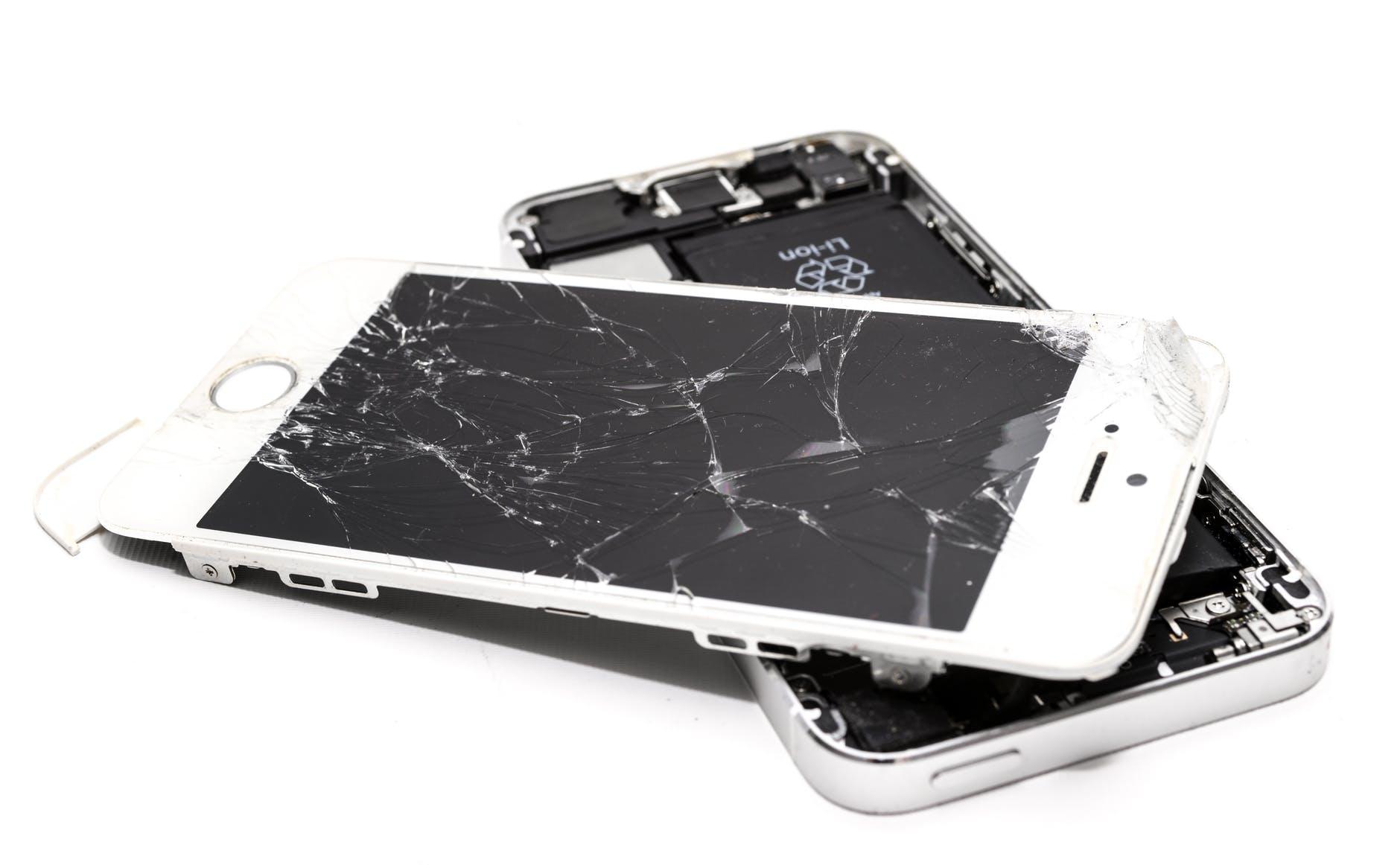 Een kapotte telefoon valt onder draagbare apparatuur.