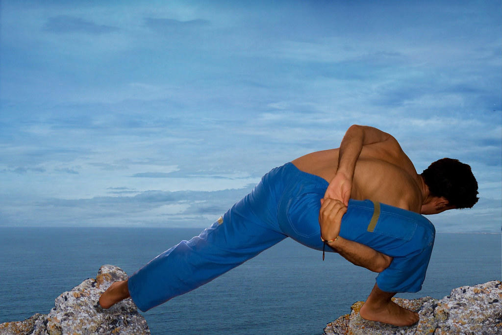 Vrouwen die yoga doen, moeten er decent uitzien