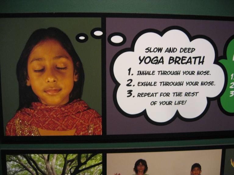 Yoga oefeningen woorden altijd gecombineerd met ademhaling