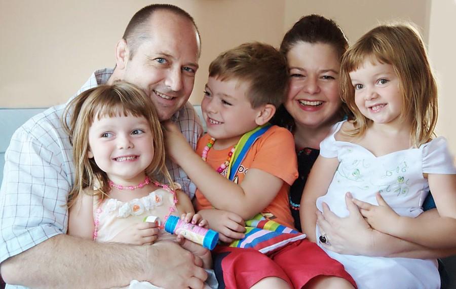 vader, moeder en drie kinderen
