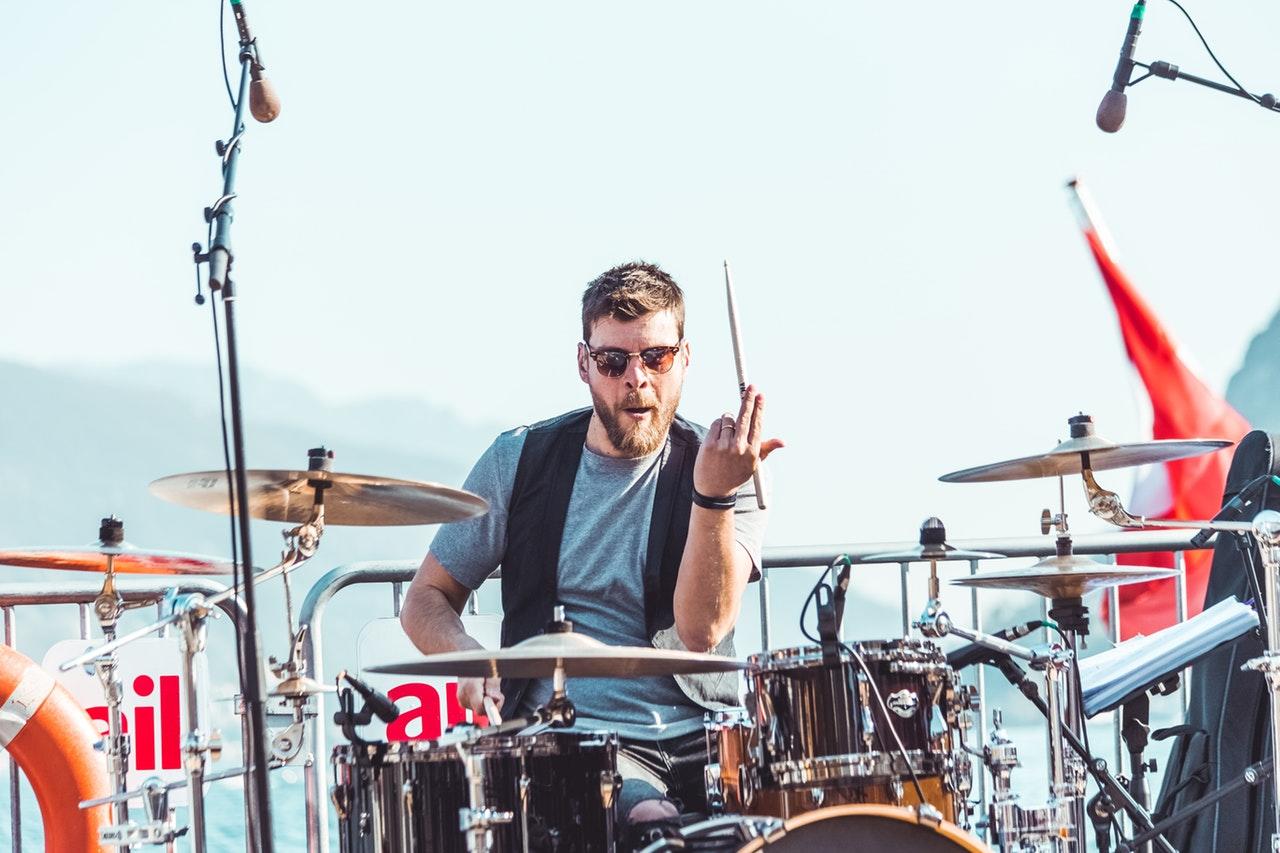 Wil je een groter of kleiner drumstokje?