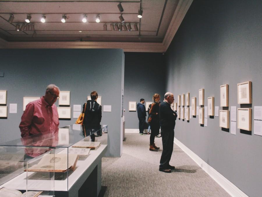 tentoonstelling met schilderijen
